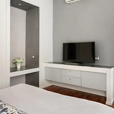 Living RHome - Condotti Apartment-3